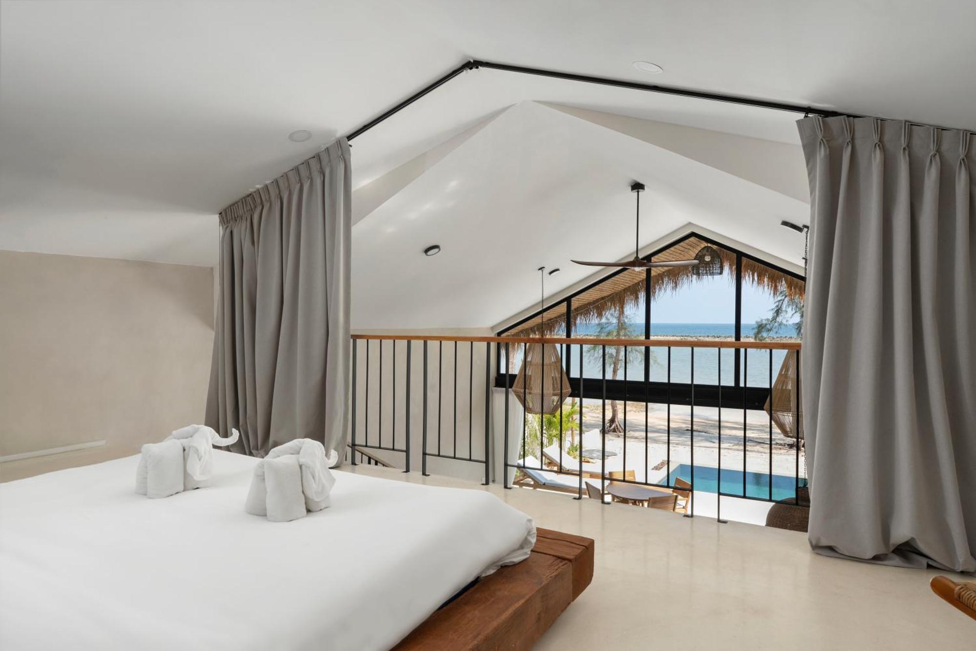 Villa Rachel 2br - Beachfront Pool *