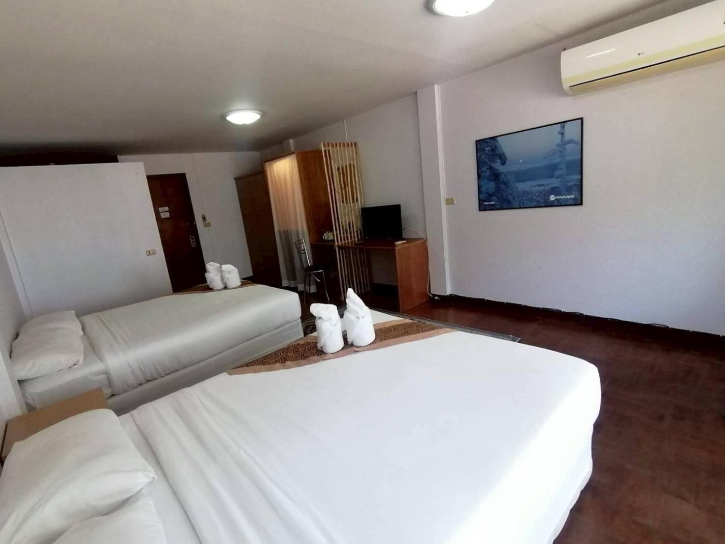 Beachfront Cha Am Guest house 3*