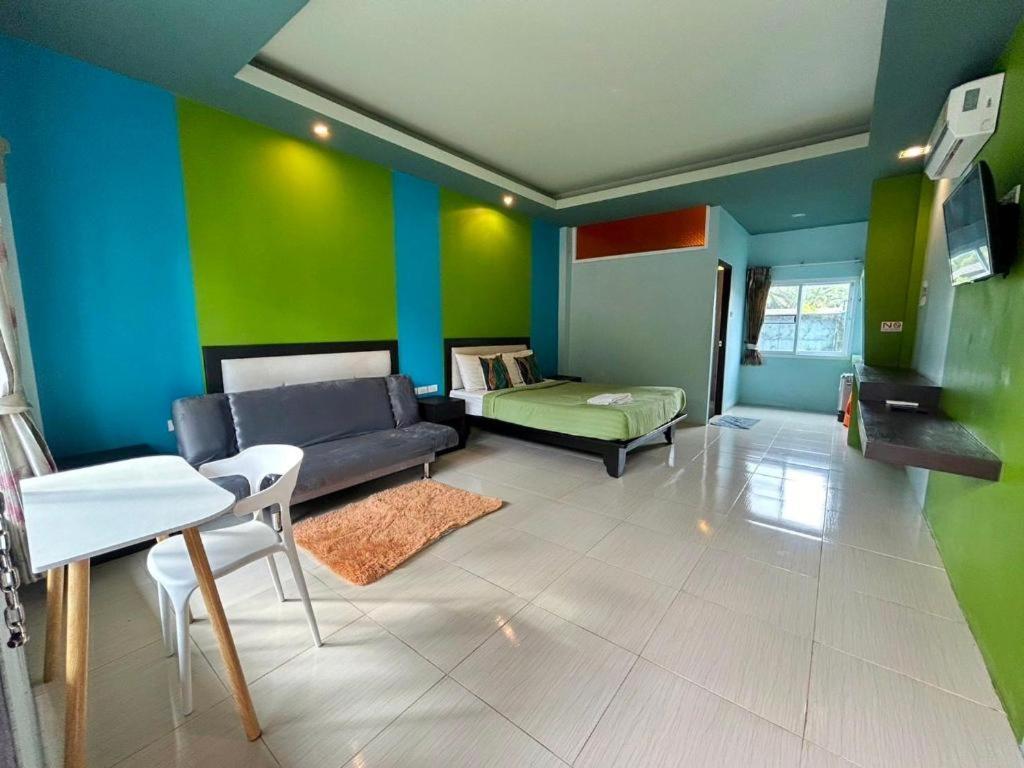 Seashell Krabi Ao Nam Mao