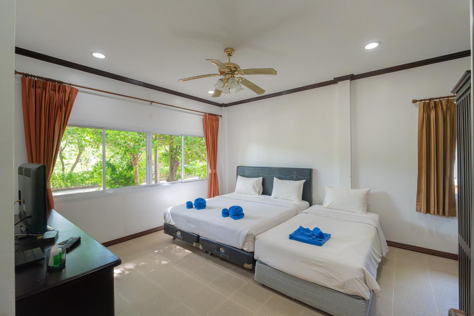 Baan Faa Talaychan Chao Lao Beach