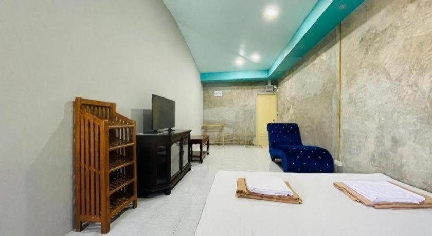 Super Hostel