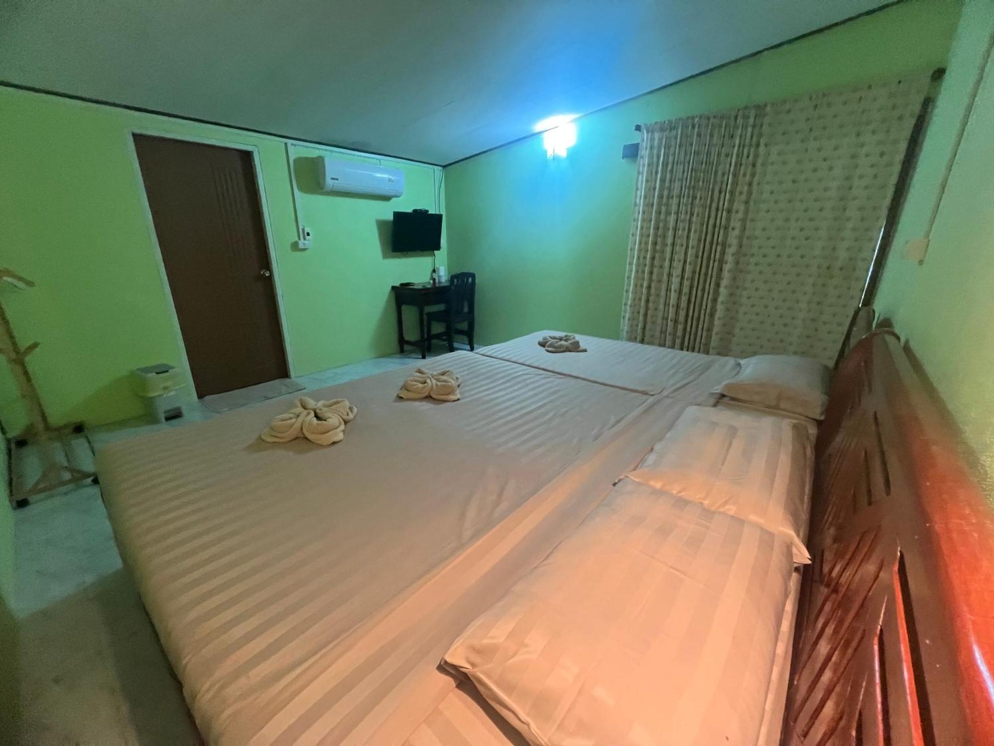 Bed & Breakfast Khaosok Happy House *