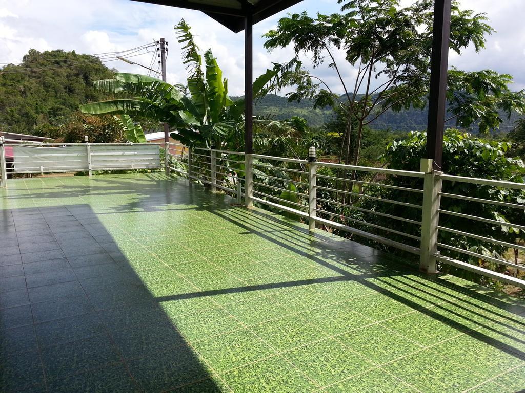 Baan Khaoneawdum Resort