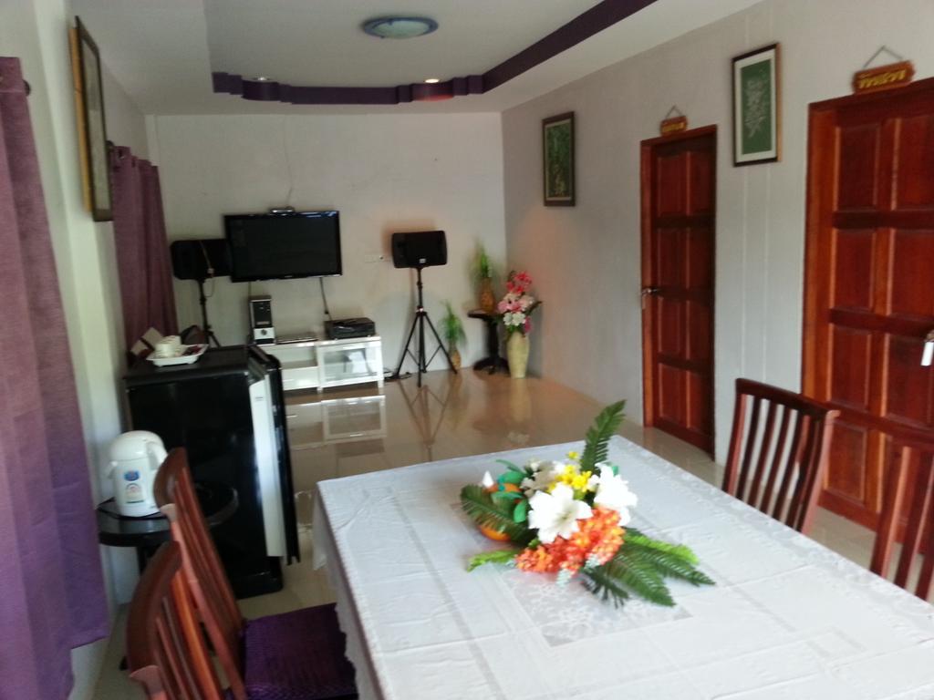 Baan Khaoneawdum Nong Nam Daeng