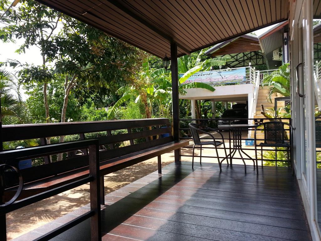 Baan Khaoneawdum Nong Nam Daeng