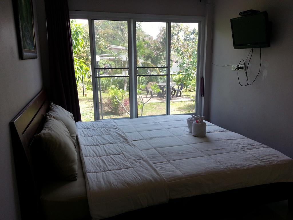 Baan Khaoneawdum Resort