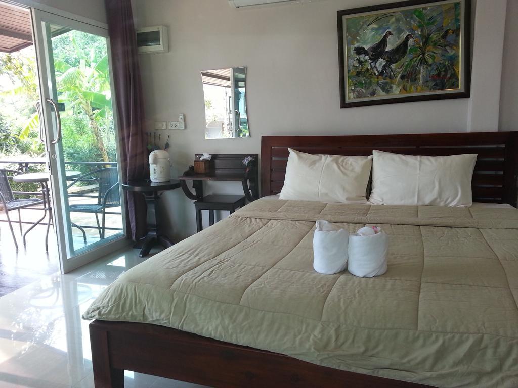 Baan Khaoneawdum Resort