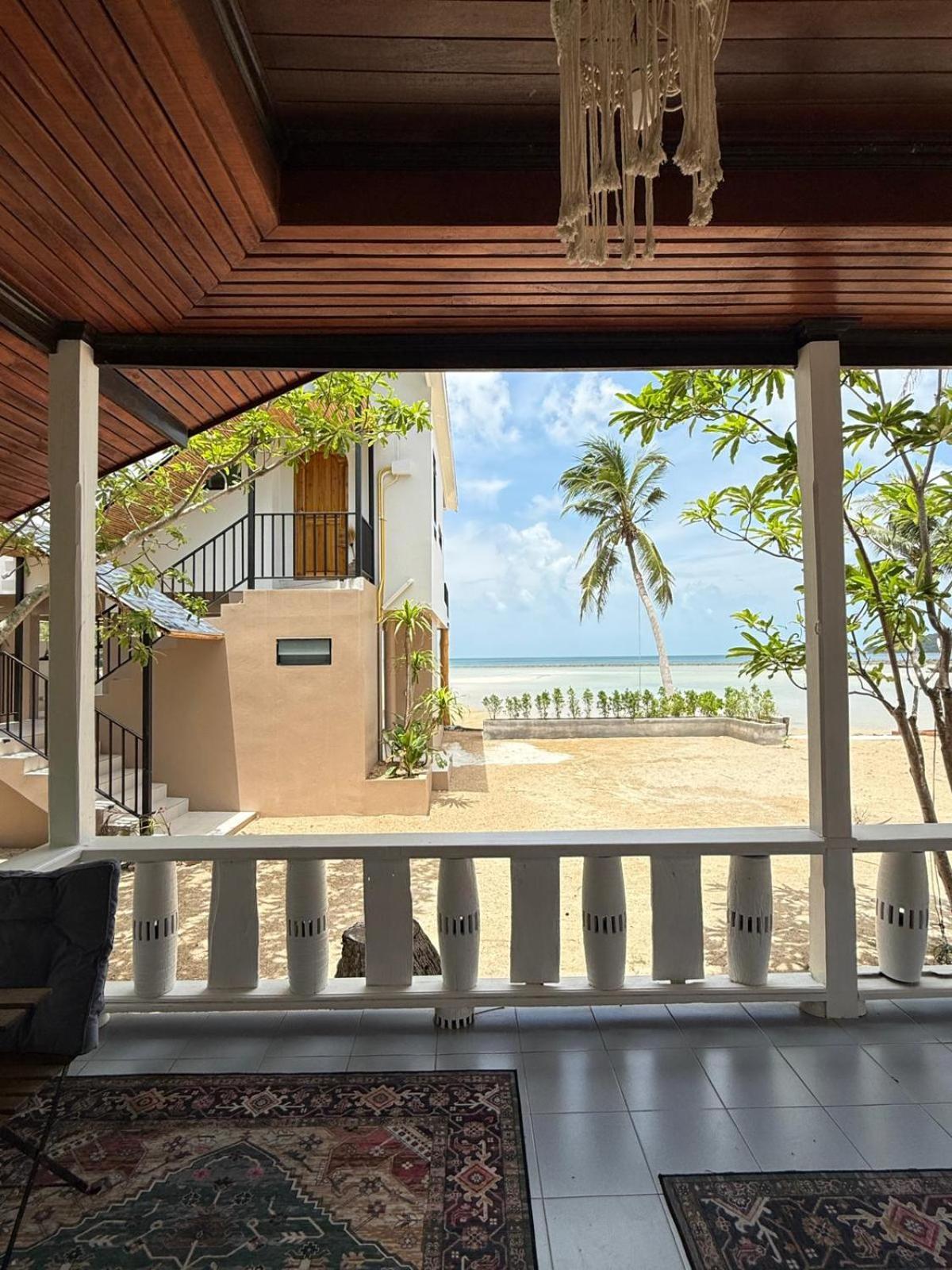 Beachfront House In Chaloklum