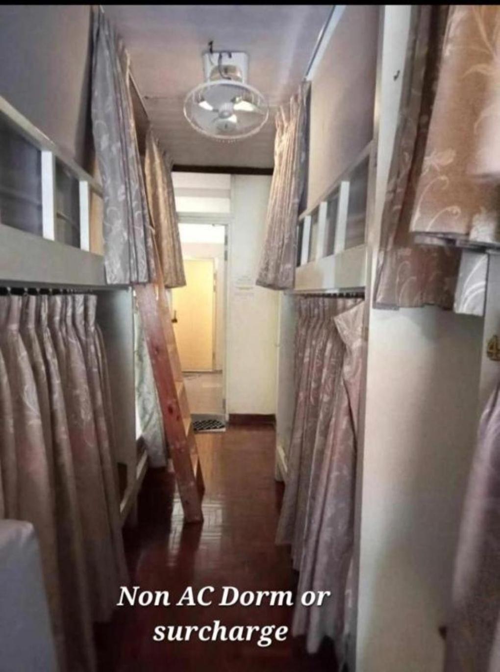 Hostel Happy House *