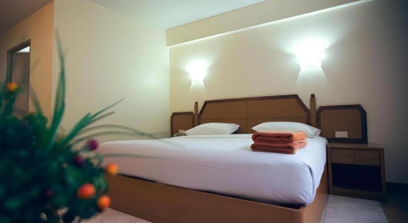 Dream Hotel 2*