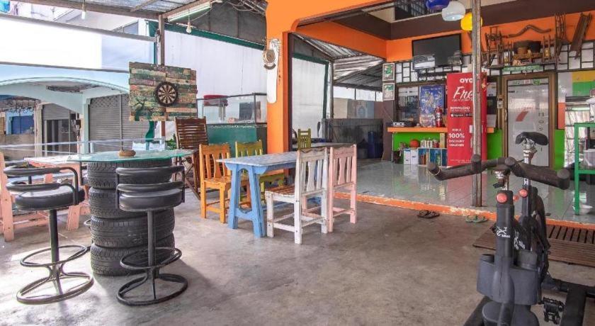 Hostel Oyo 586 I