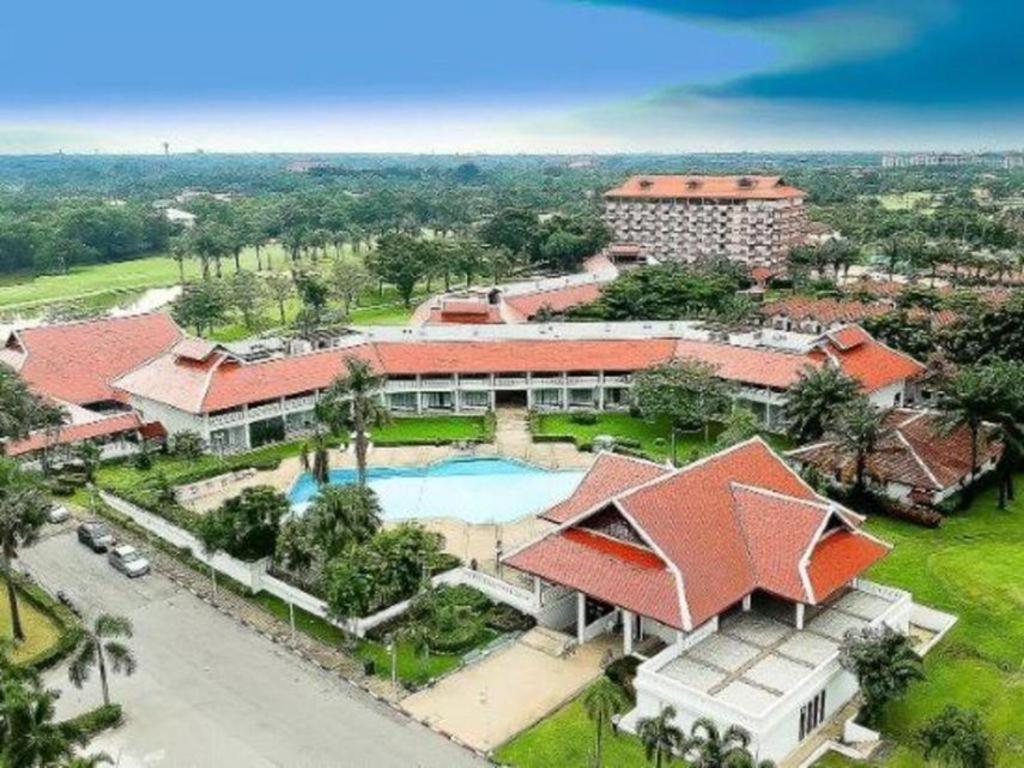 Pinehurst Golf Club And 4* Pathum Thani