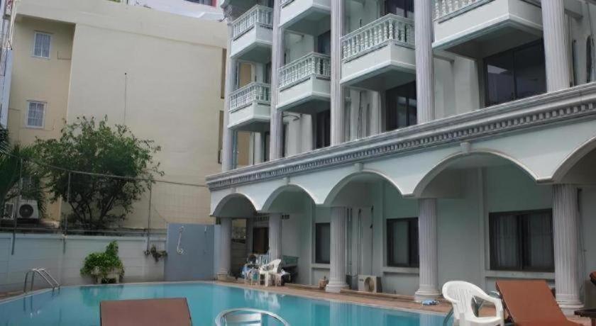 Lodge Honey Pattaya