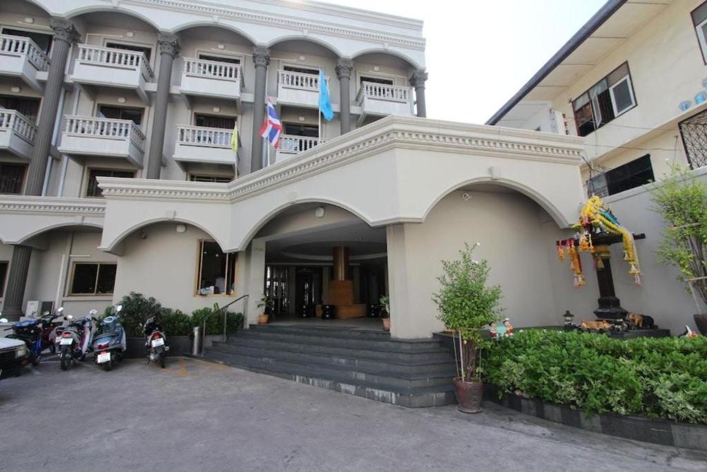 Lodge Honey Pattaya