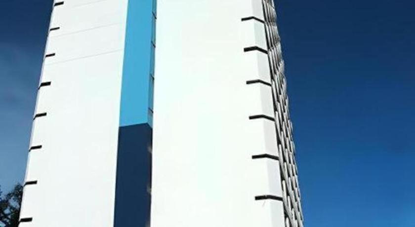 Resort Blue Wave