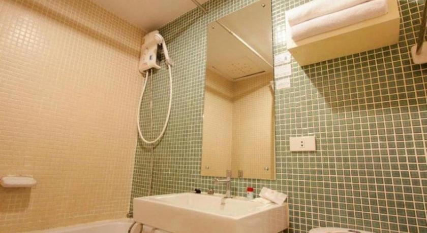 The Ratchathani Hotel 3*