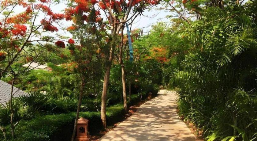 Thaton Hill Resort 3*