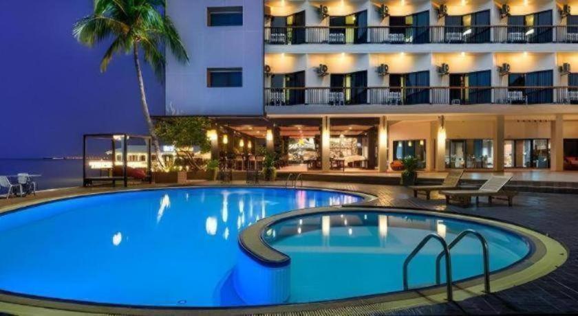 The Loft Seaside Sriracha Hotel 3* Si Racha