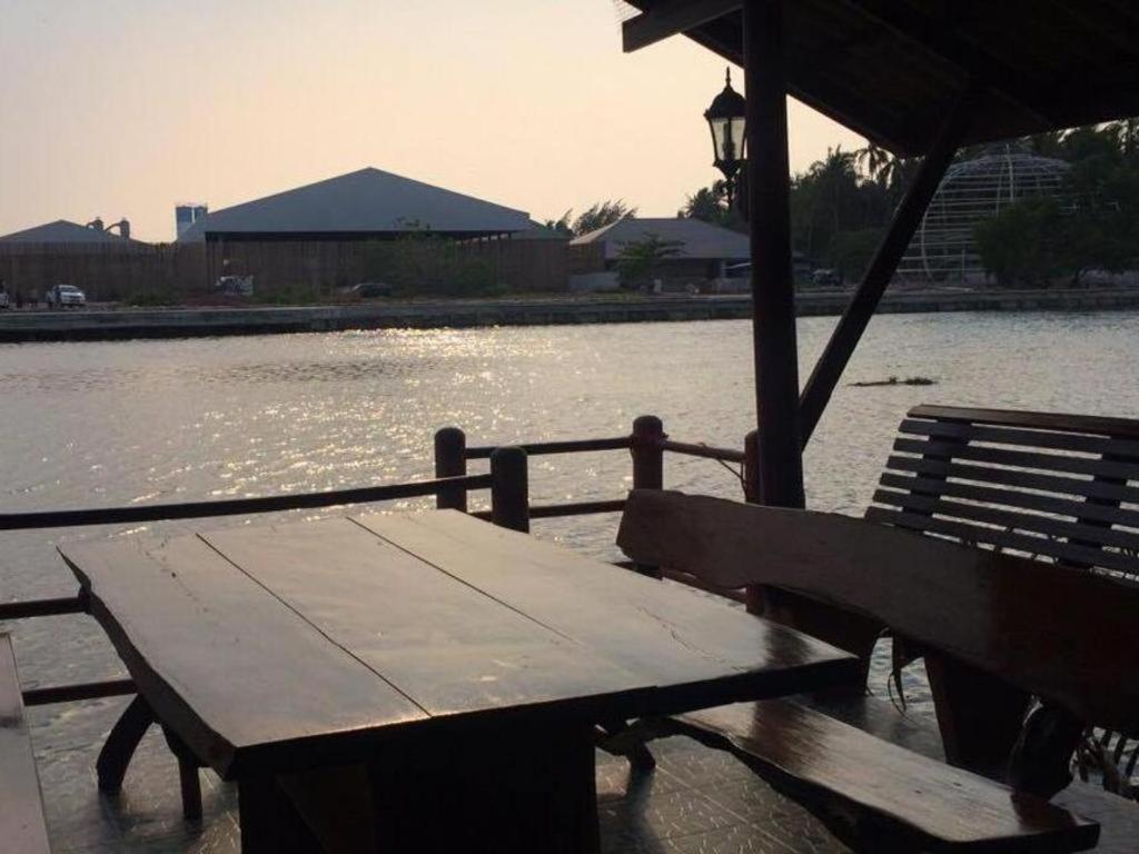Resort Ruennamyen Amphawa