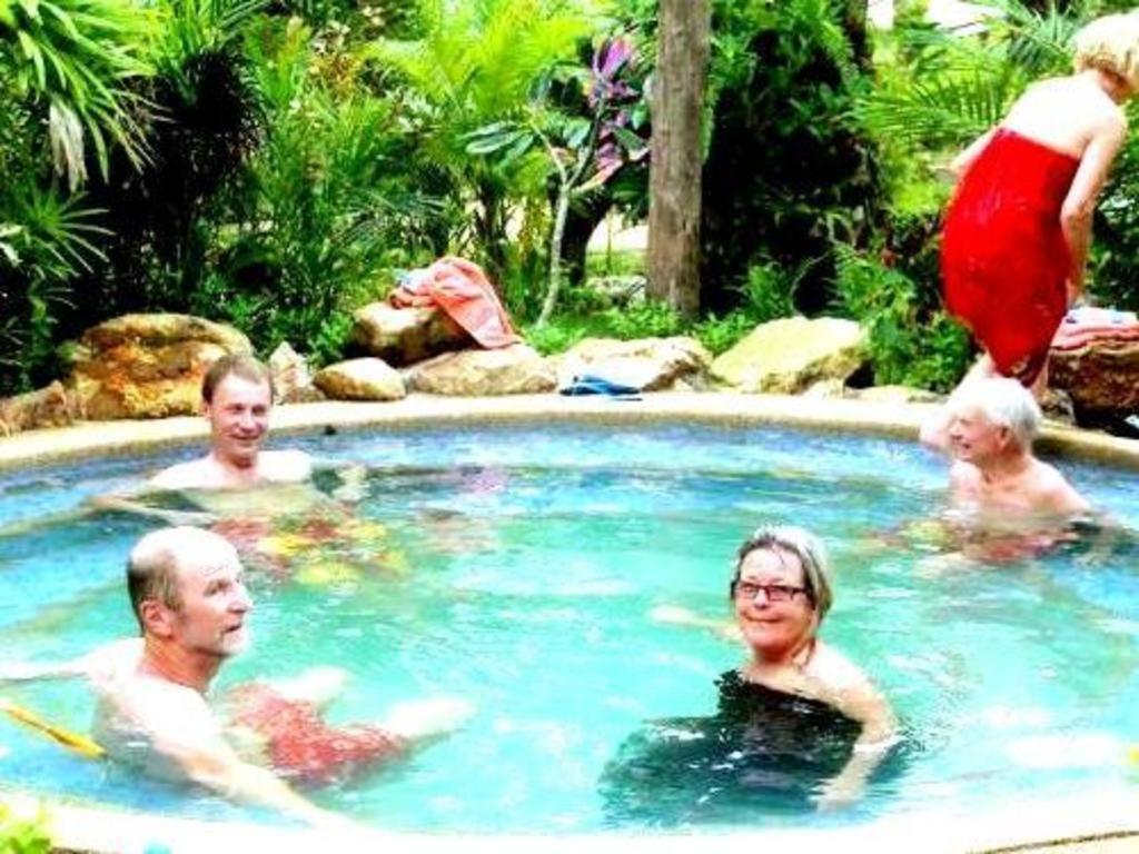 Nattha Waree Hot Spring And 3*