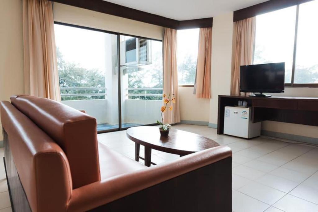 Nice Beach Hotel 3* Rayong