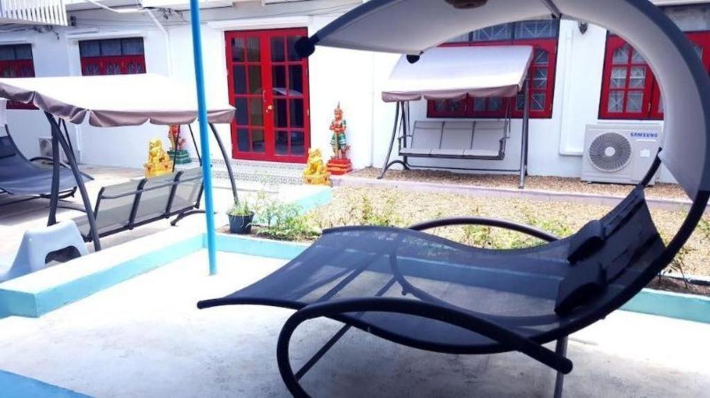 Super Hostel *