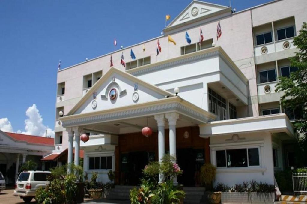 Hotel Sakol Grand Palace 3*