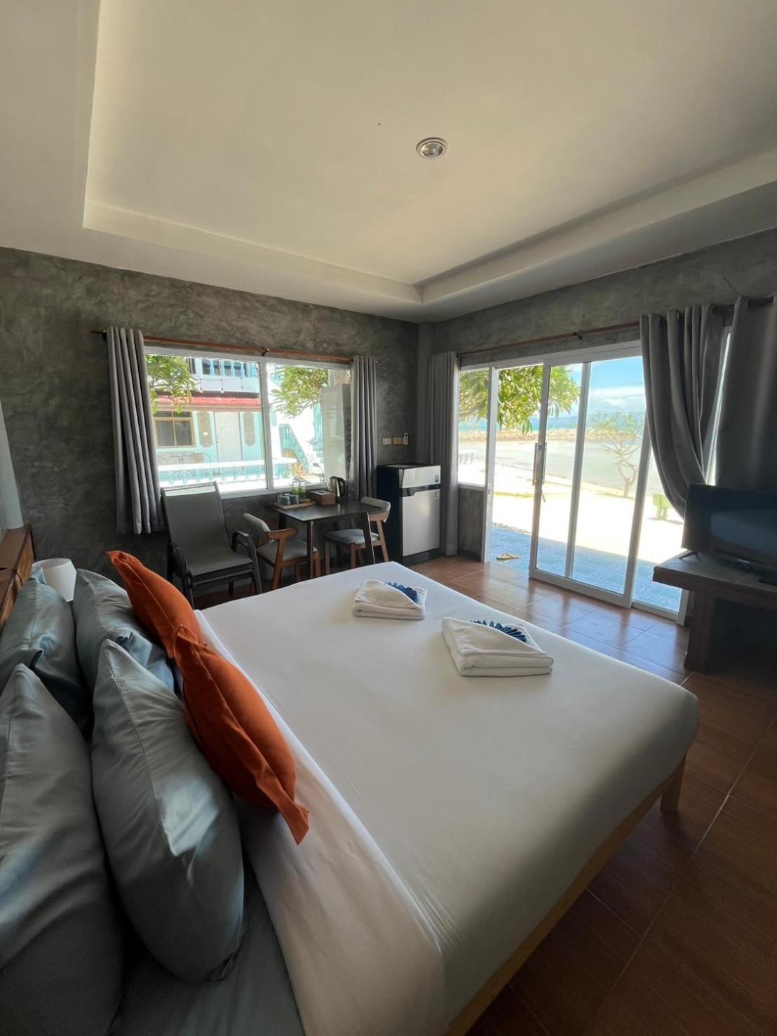 Hotel Charung By The Sea *