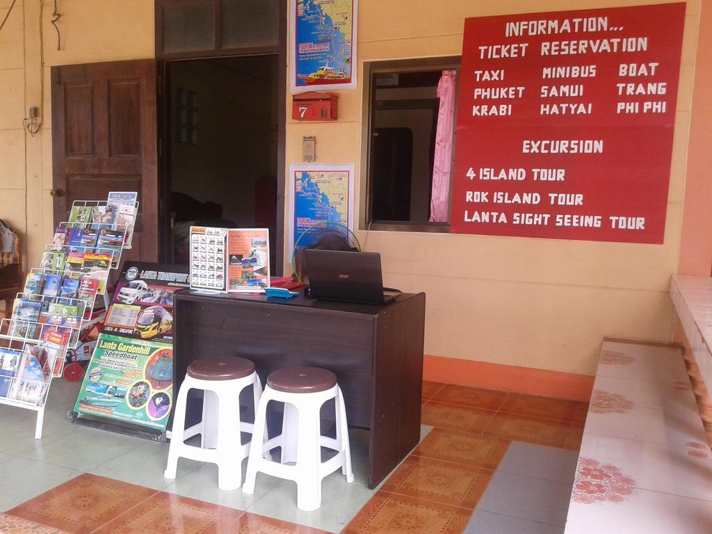 Lanta Orange House Hostel