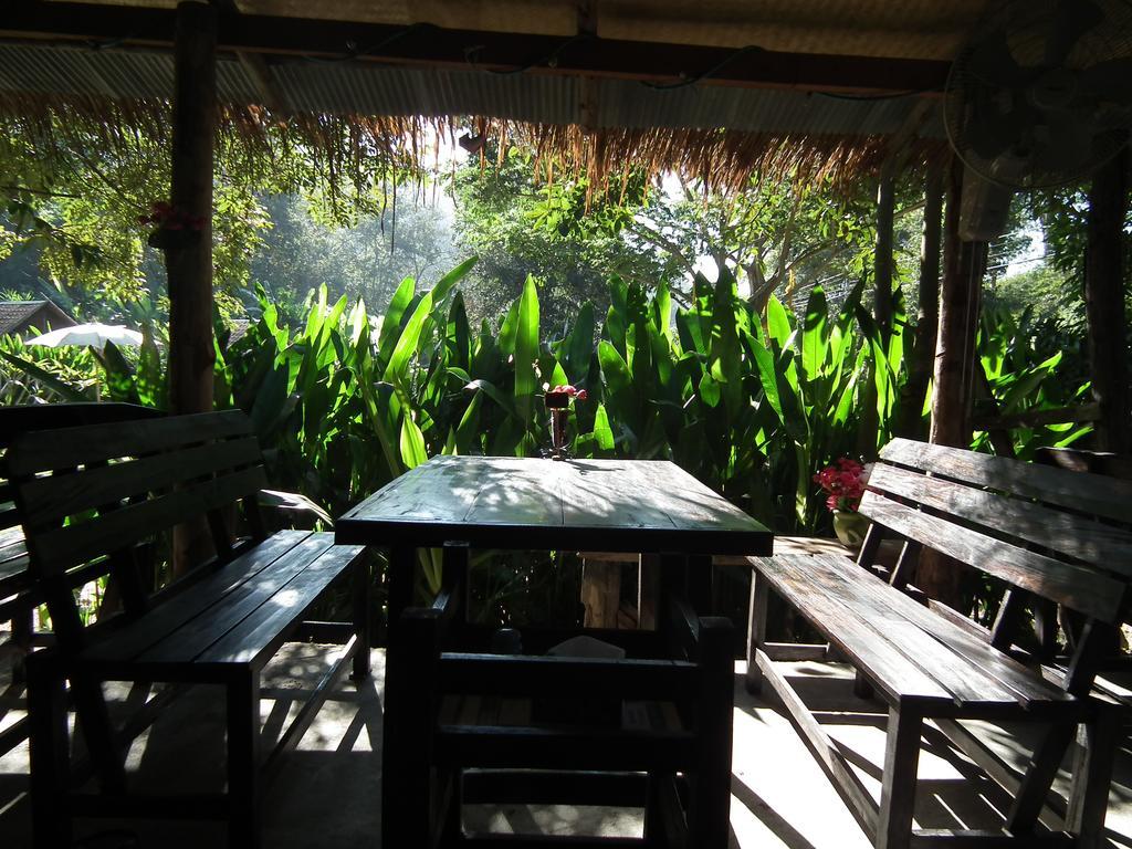 Bamboo Hut Resort *
