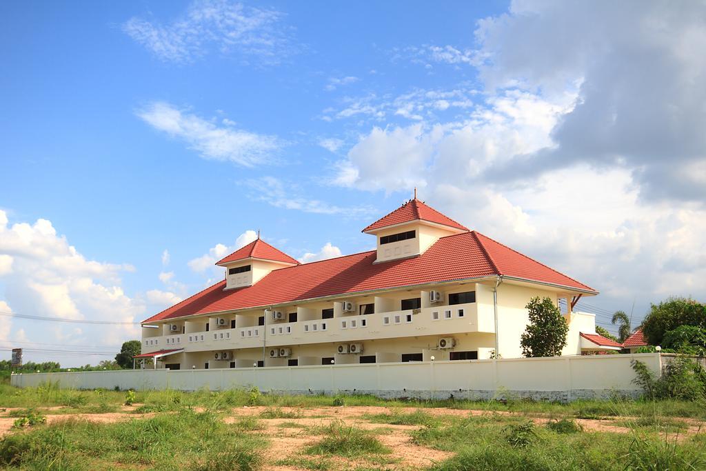 Resort Lake Villa Resort Bang Lamung