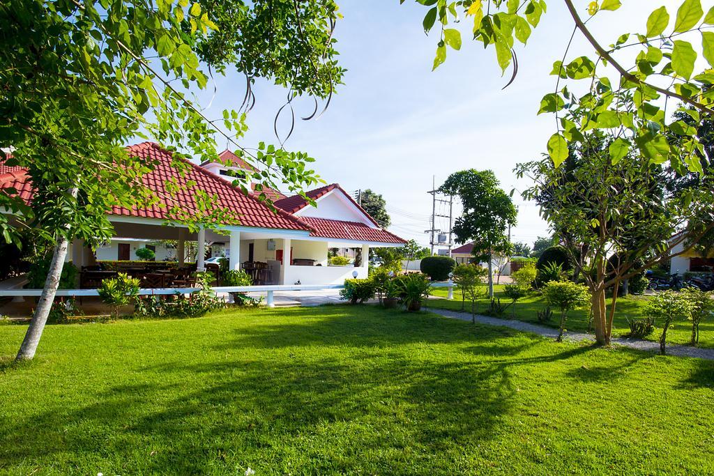 Lake Villa Resort 3*