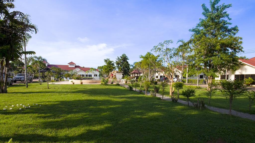 Lake Villa Resort Bang Lamung