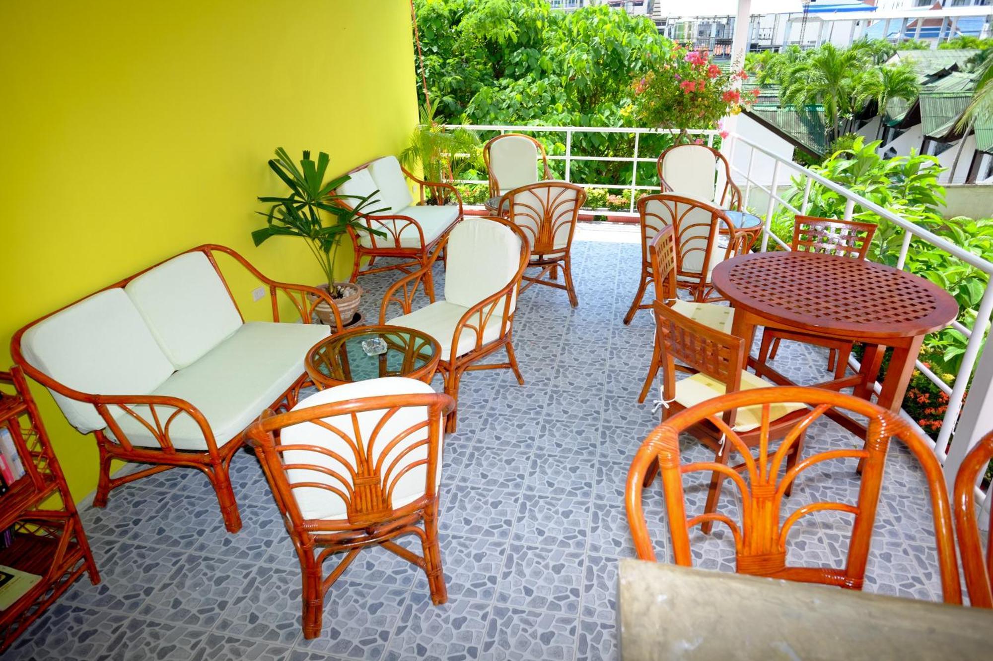 Guest house Adonis 2*
