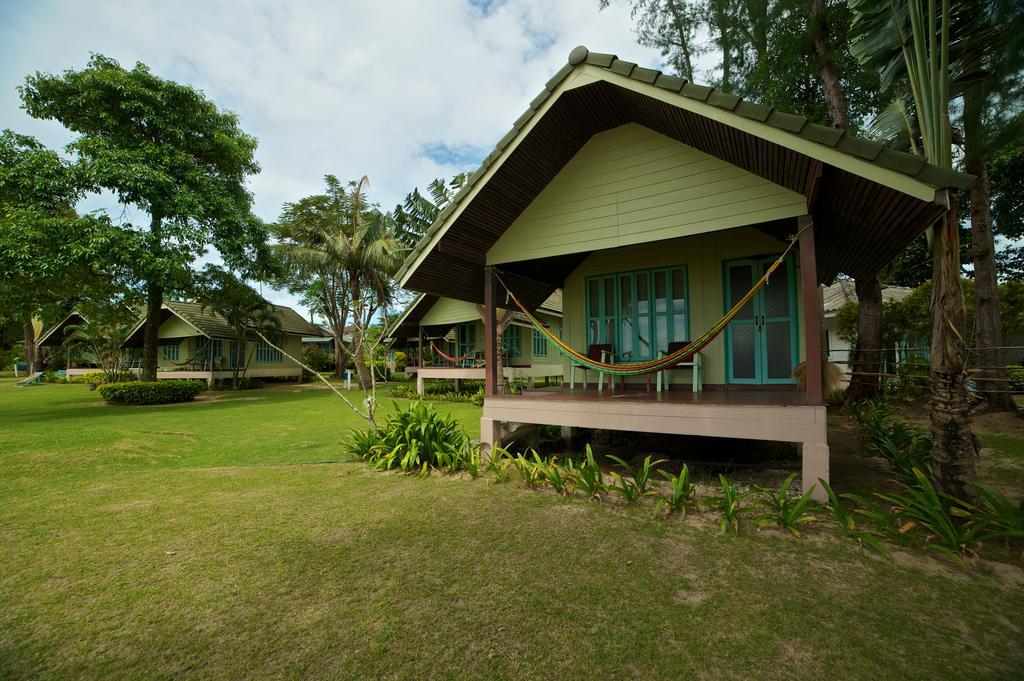 Holiday Beach Resort
