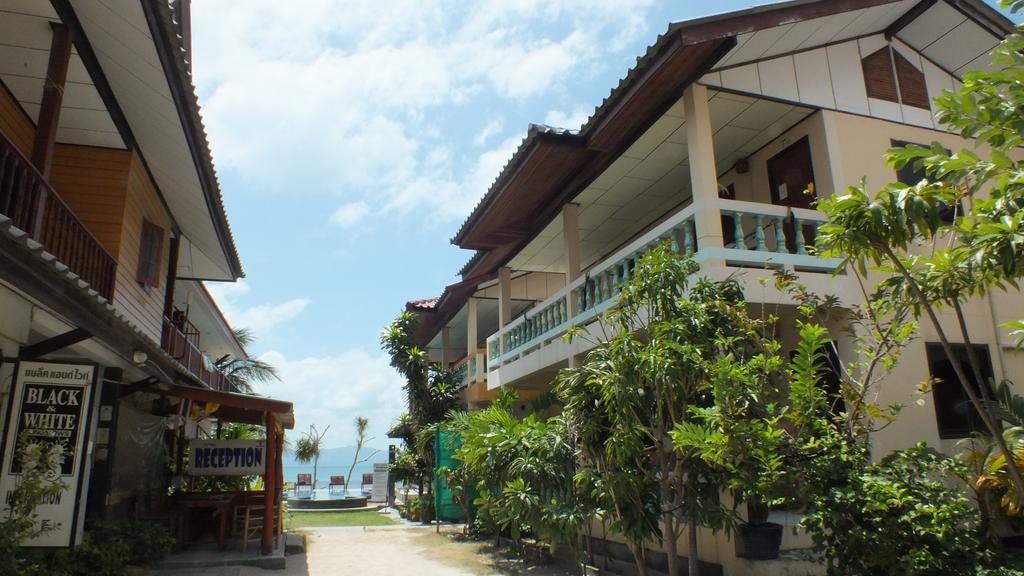 Resort Black & White 3*