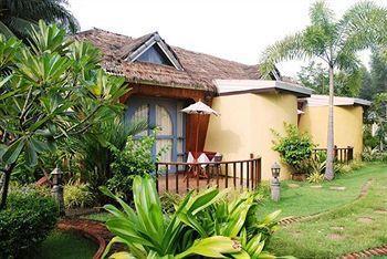 Resort Plumeria And Hideaway