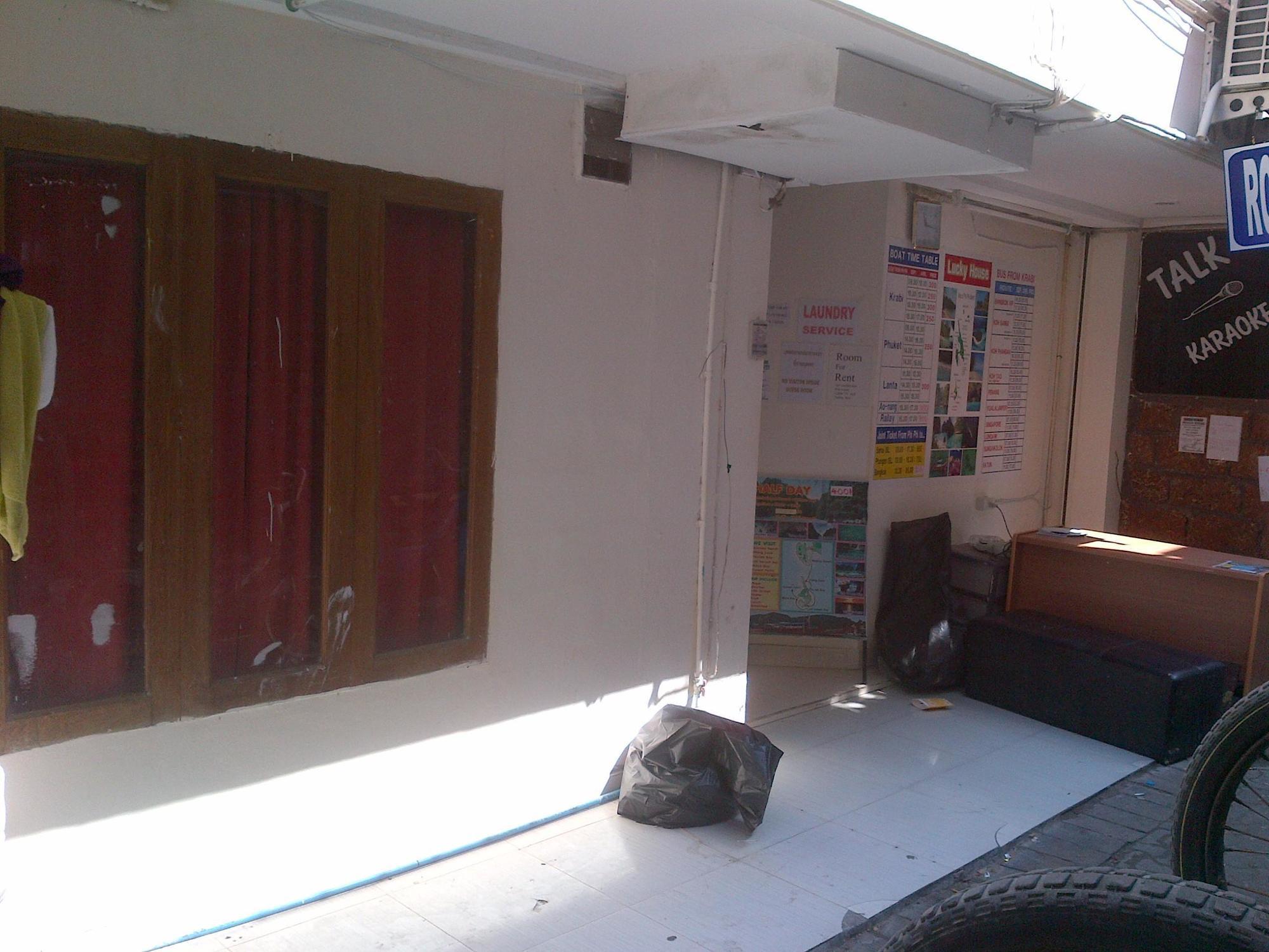 Hotel Lucky House Dorm Phi Phi Don