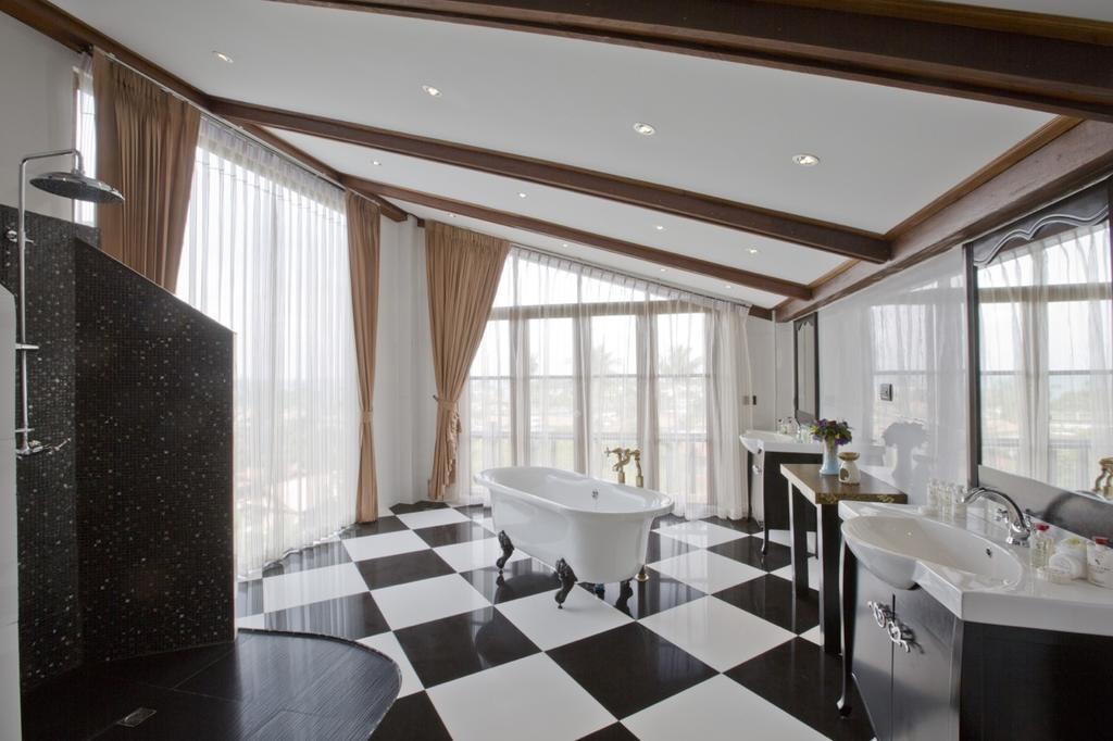 Royal Majestic Grand Thai *