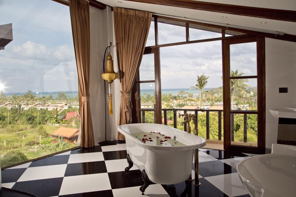 Royal Majestic Grand Thai Choeng Mon