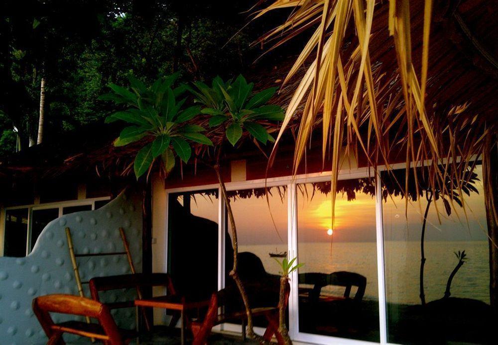 Hotel Bay Lounge & 4*