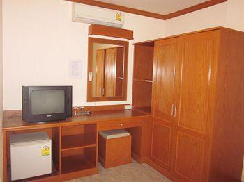 Oyo 739 Presley Phuket Hotel 2*