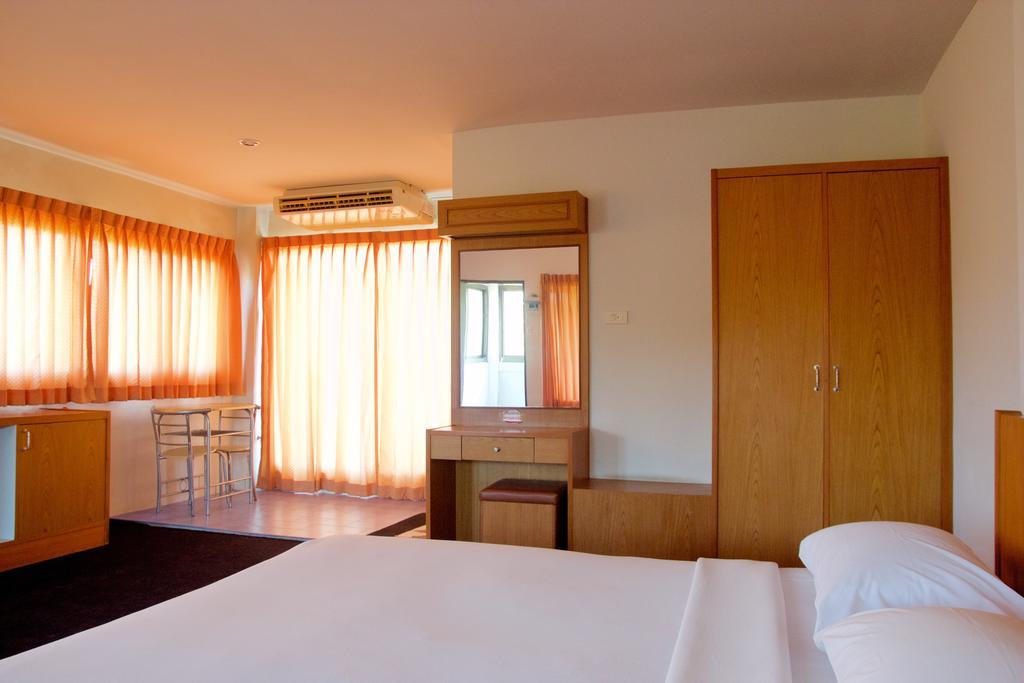 Sichang Shine Khao Hotel Ko Si Chang