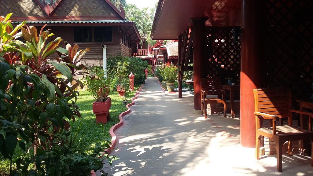 Royal Phawadee Village - 2 Minutes Walk To The Hotel 4*
