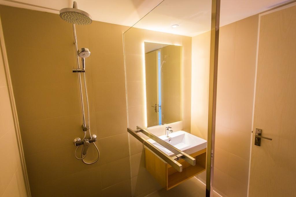 Crystal Yai Hotel 4*