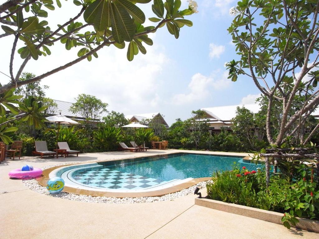 Tachawan & Restaurant 4* Chalong