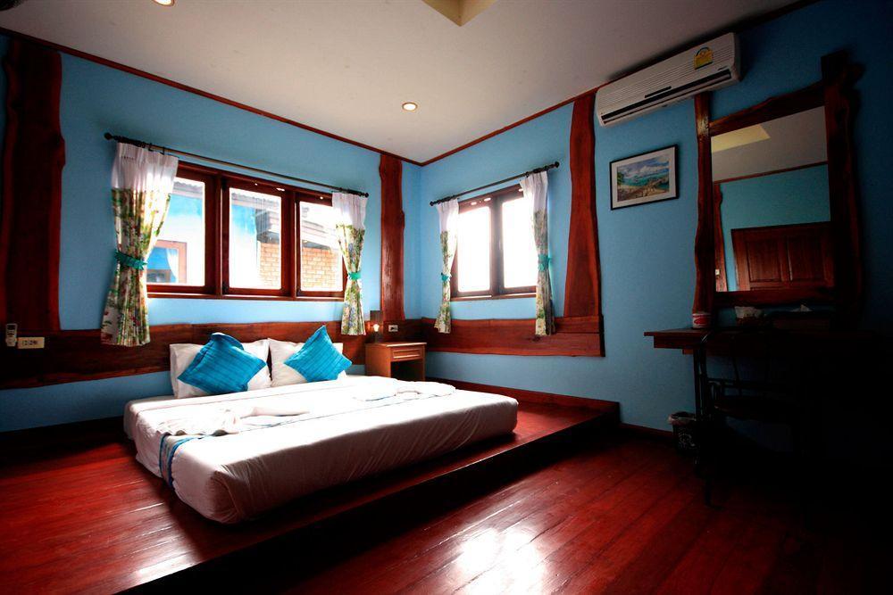 Baan Po Ngam 3*