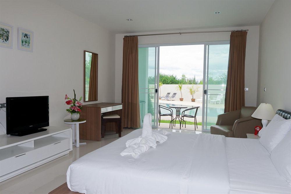 Tai-pan And 4* Hua Hin