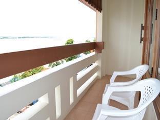 Riverfront Hotel
