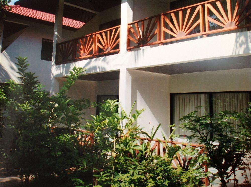 Tradewinds Resort 3*